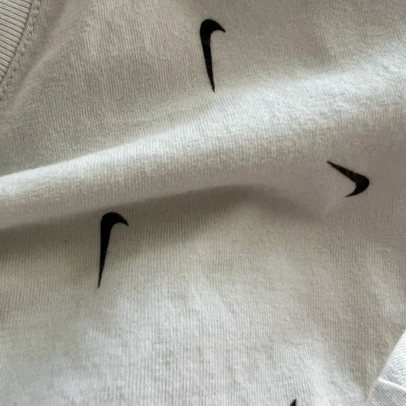 Nike White Short Sleeve Tee with Mini Print - Picture 6 of 6